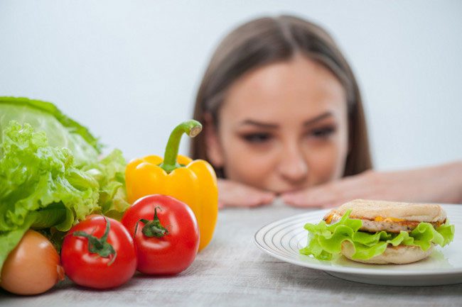 آگاهانه غذا بخورید