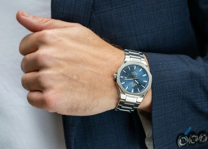 خرید ساعت مچی مردانه اصل از برند کاسیو به شما کمک میکند با قیمتی مقرون به صرفه یک ساعت اورجینال داشته باشید