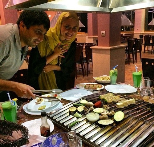 حمیدگودرزی و همسرش در رستوران چینی + عکس