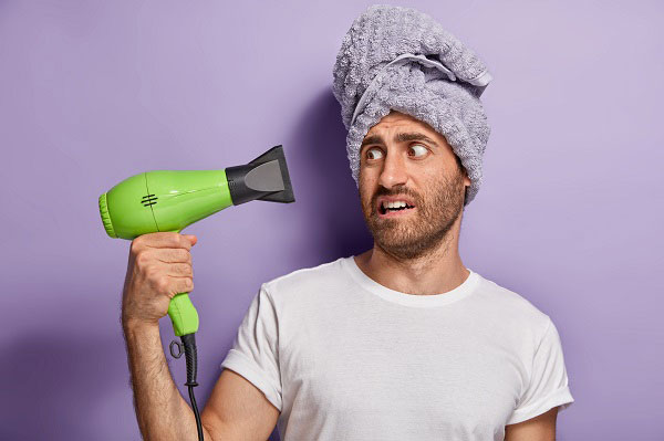 بعد از حمام از سشوار برای خشک کردن مو استفاده نکنید!