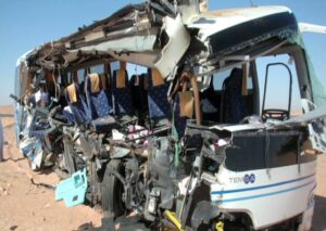 سقوط وحشتناک اتوبوس به دره در نی ریز فارس