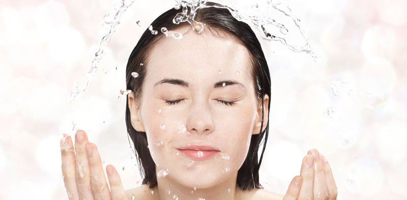 عادات غلط شستن صورت که باعث چروک و خشکی میشود.