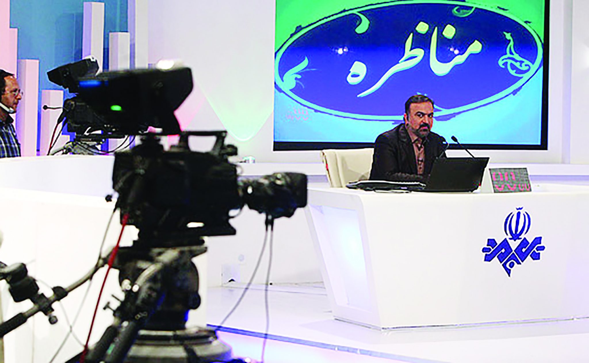 پخش زنده مناظره ها تحریم شده / تحریم تماشای زنده