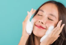 شستشوی صحیح صورت: راهنمای کامل برای هر نوع پوست