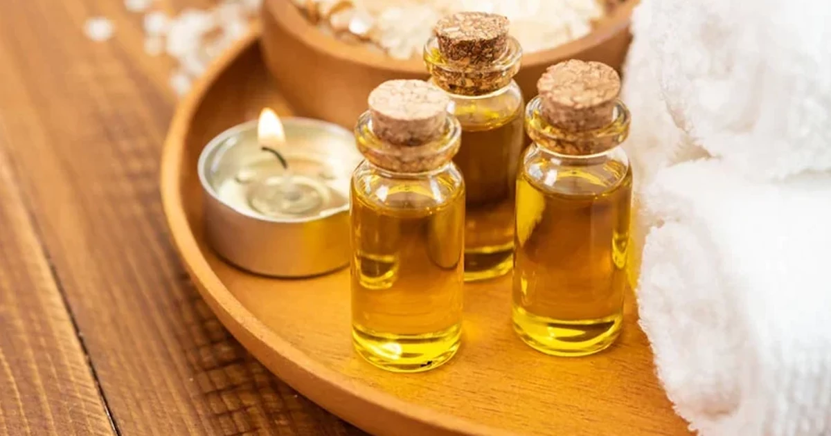 ۳. ماساژ شکم با روغن‌های ضروری