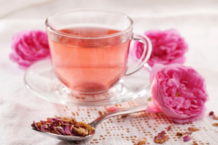 دمنوش چای سیاه و گل محمدی