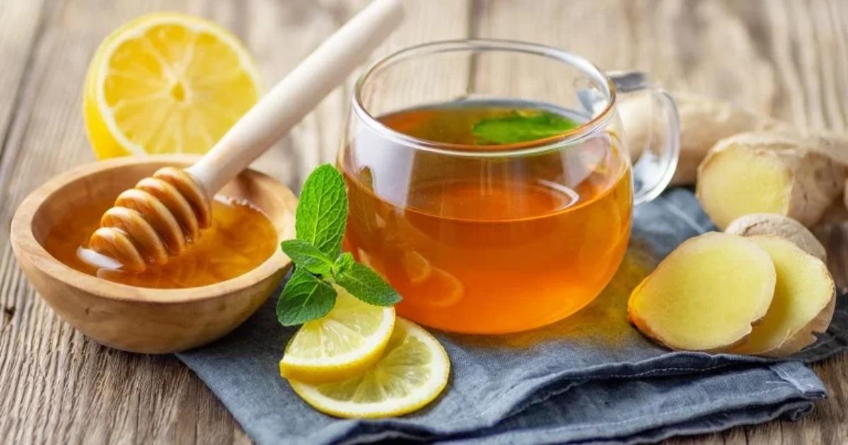 چای سبز با کمی عسل و لیمو