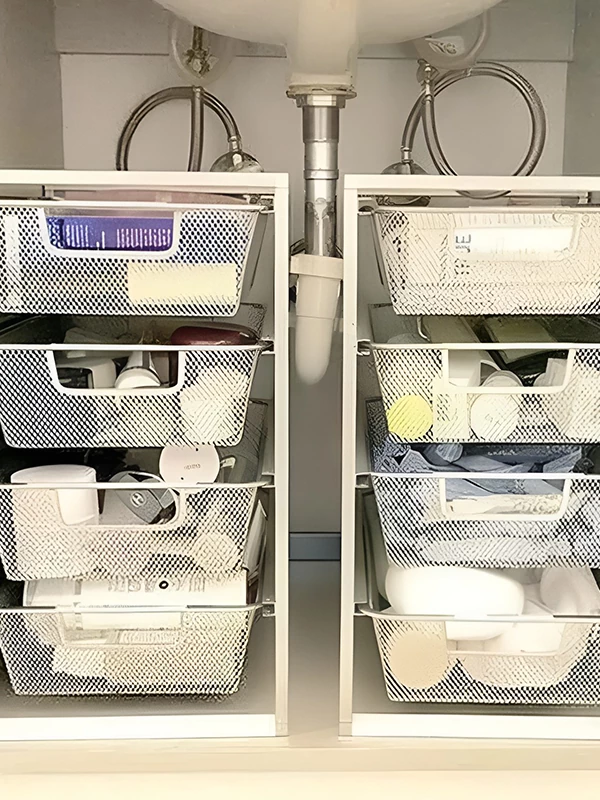 ایده چیدمان کابینت زیر سینک ظرفشویی